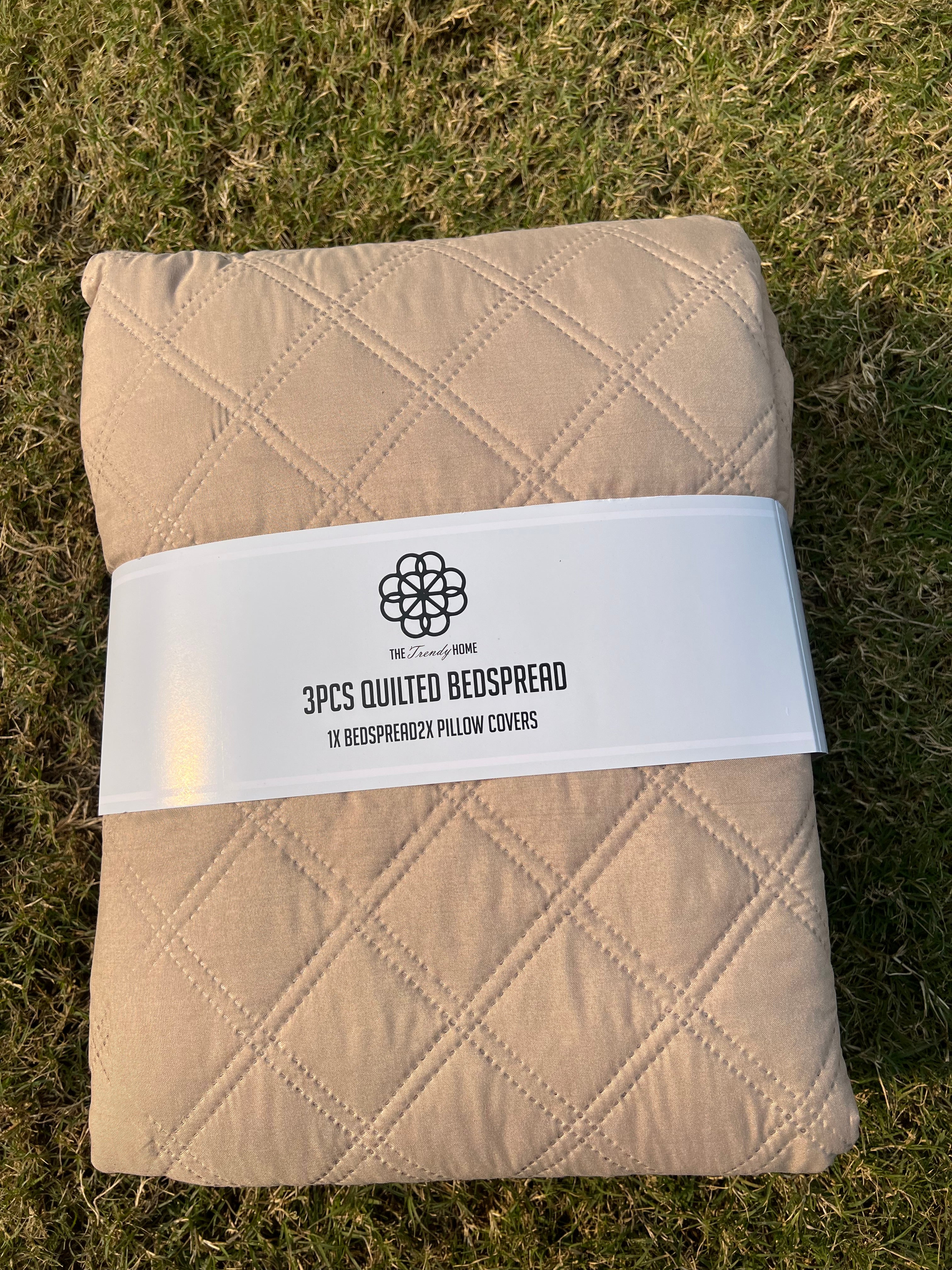 BEIGE QUILTED BEDSPREAD SET