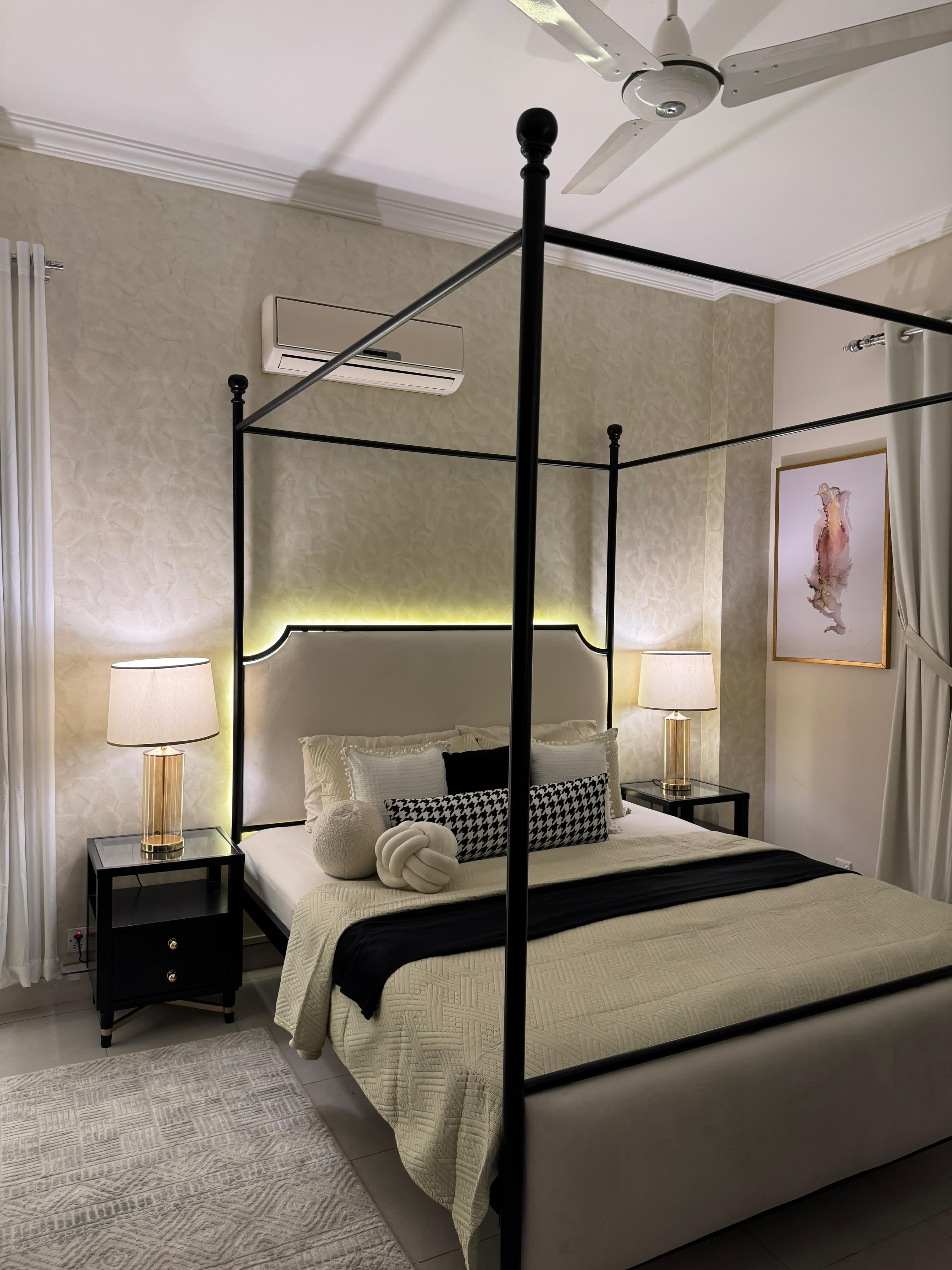 OFF-WHITE QUILTED BEDSPREAD SET(lines)