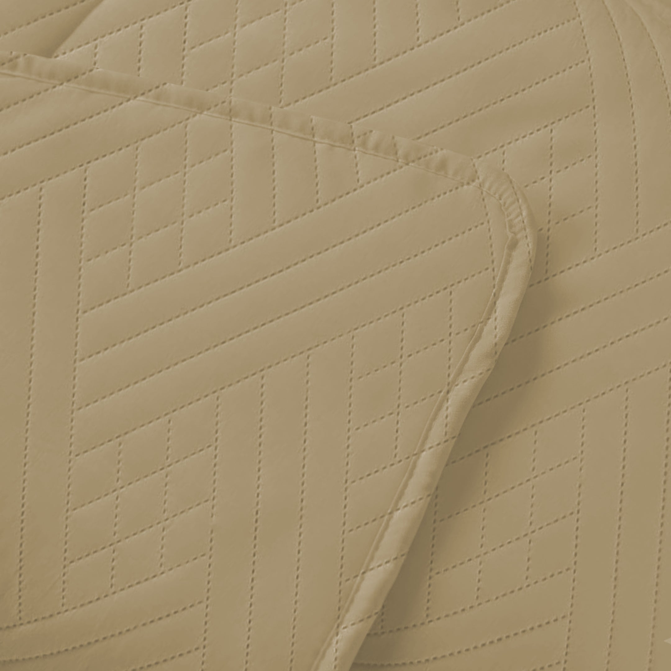 BEIGE BED SET (white)