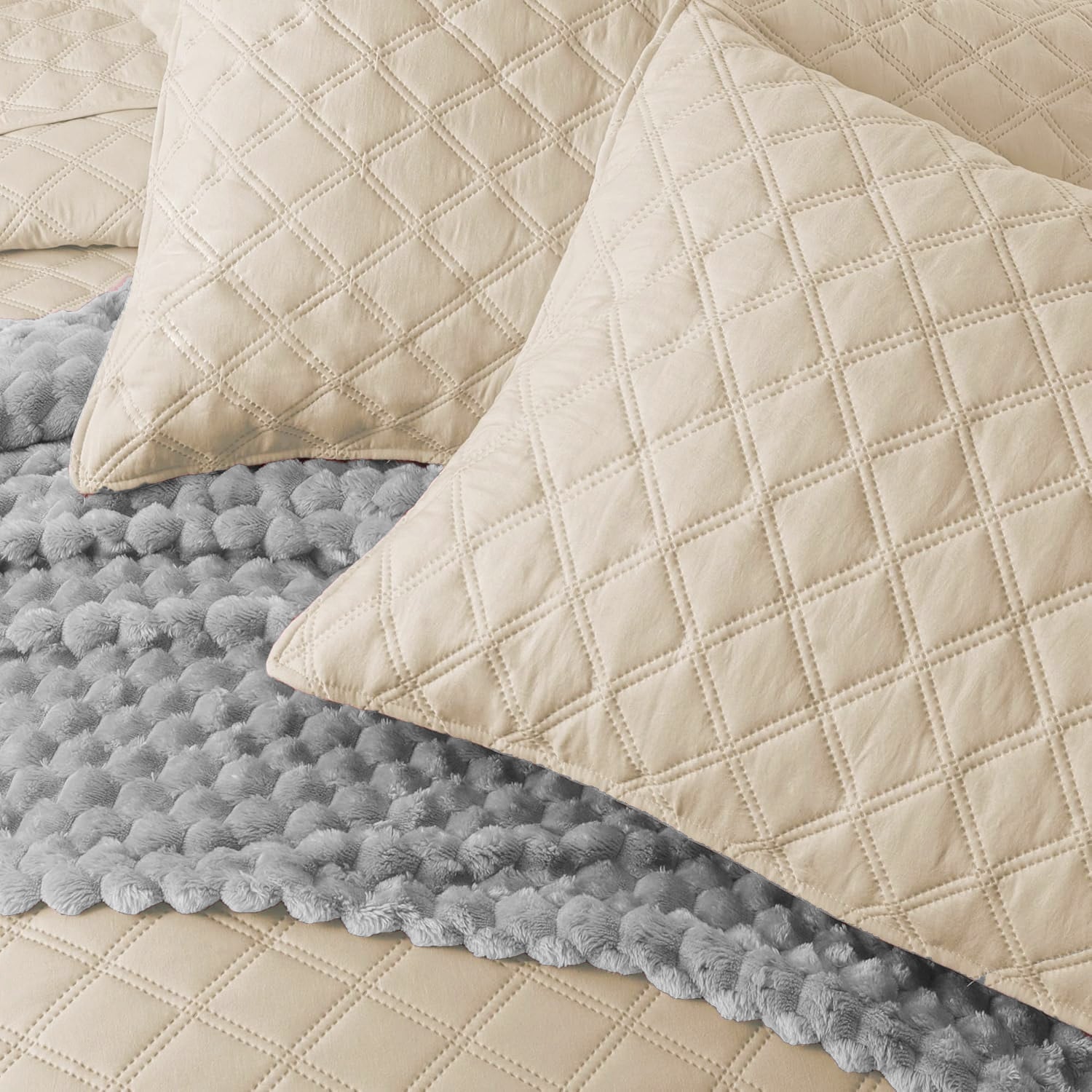 OFF-WHITE QUILTED BEDSPREAD SET