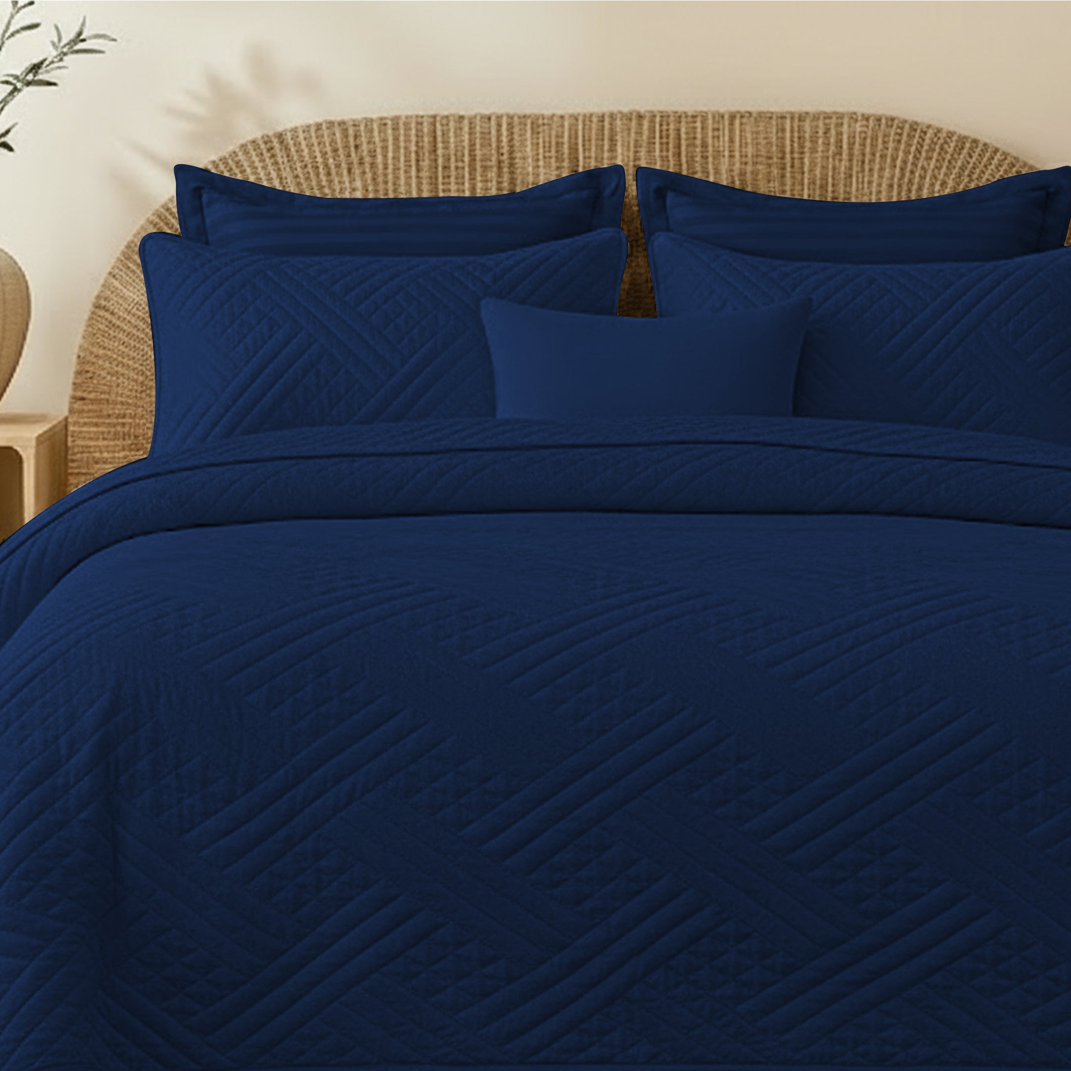 NAVY QUILTED BEDSPREAD SET(lines)