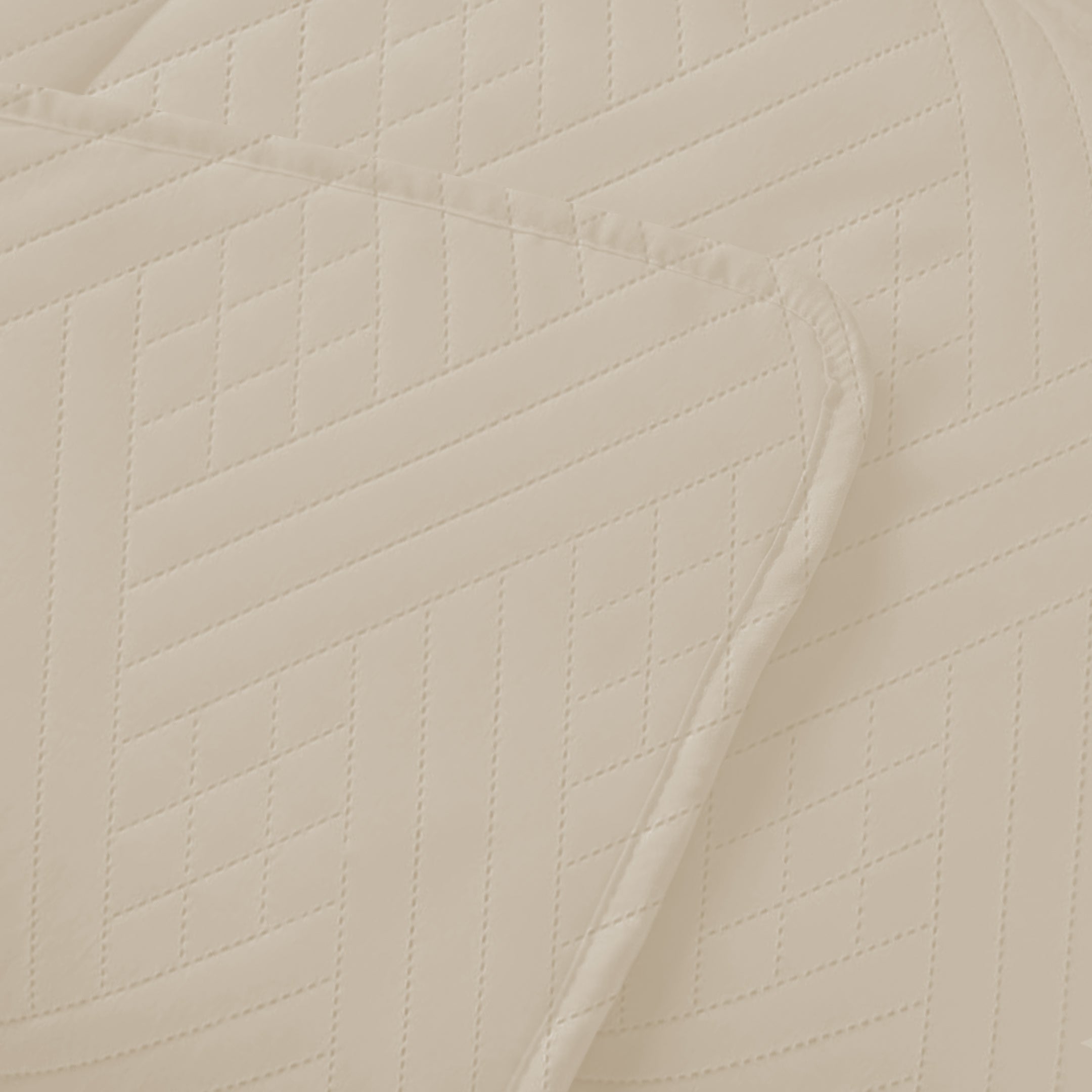 OFF-WHITE QUILTED BEDSPREAD SET(lines)