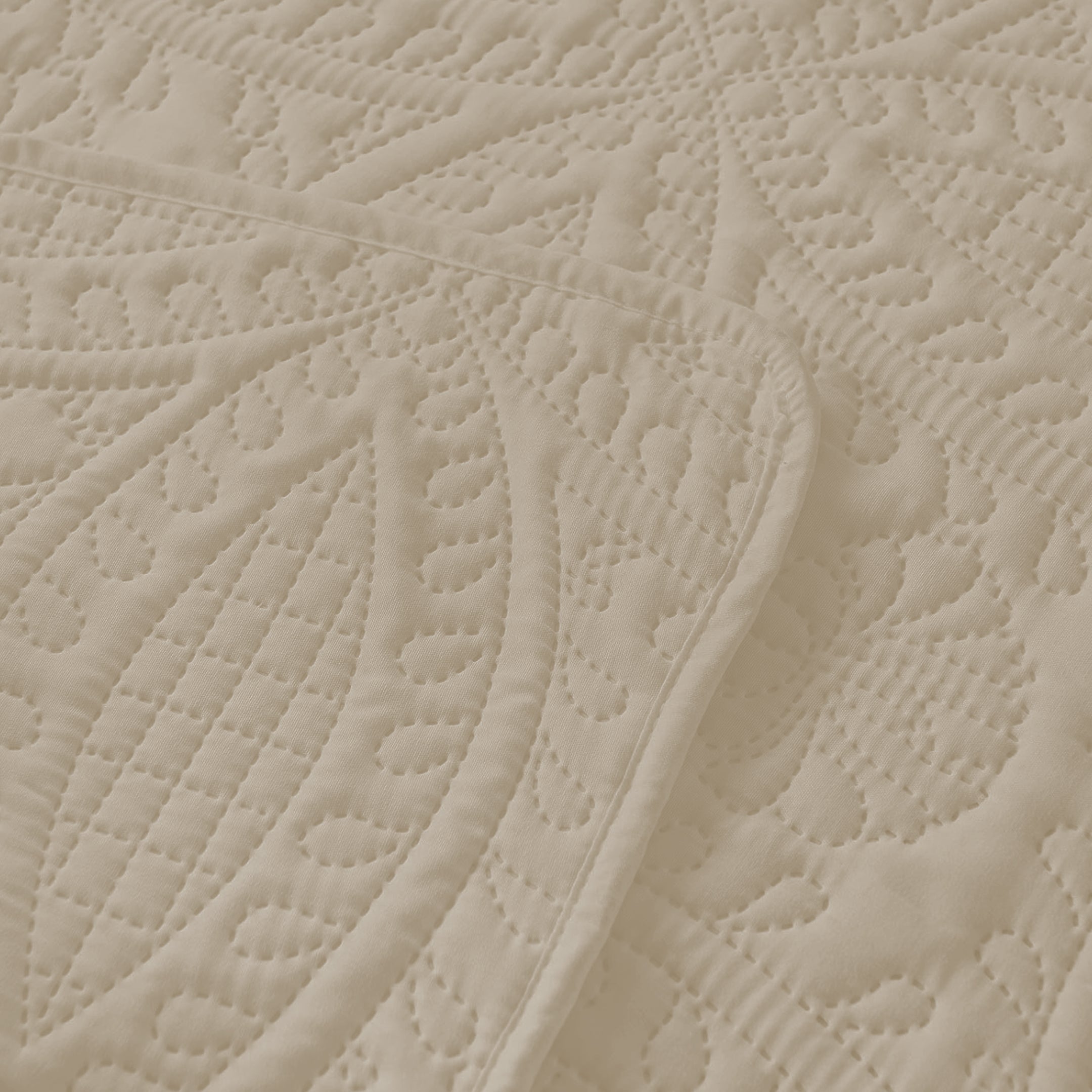 OFF-WHITE QUILTED BEDSPREAD SET (flower)