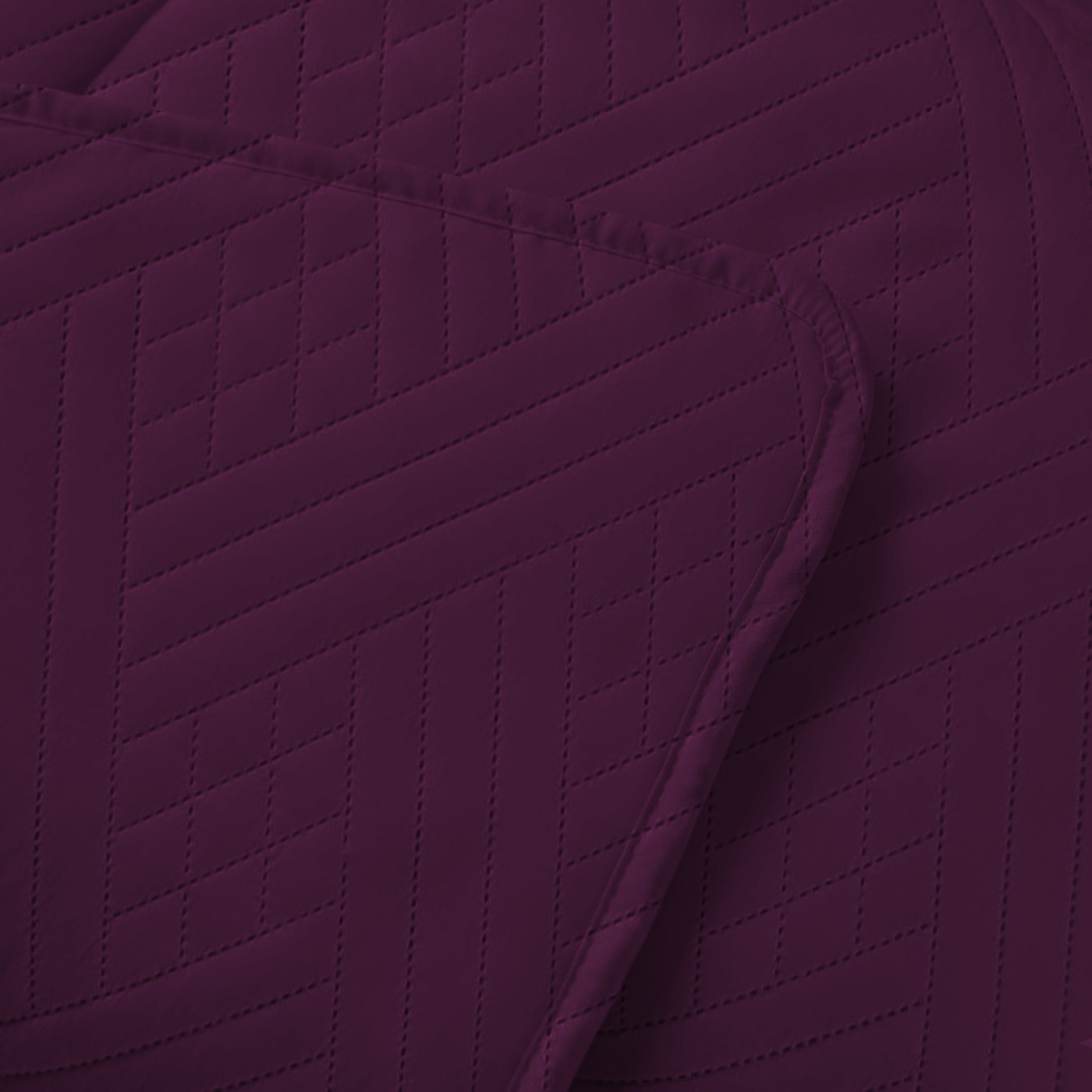 PLUM QUILTED BEDSPREAD SET( lines)